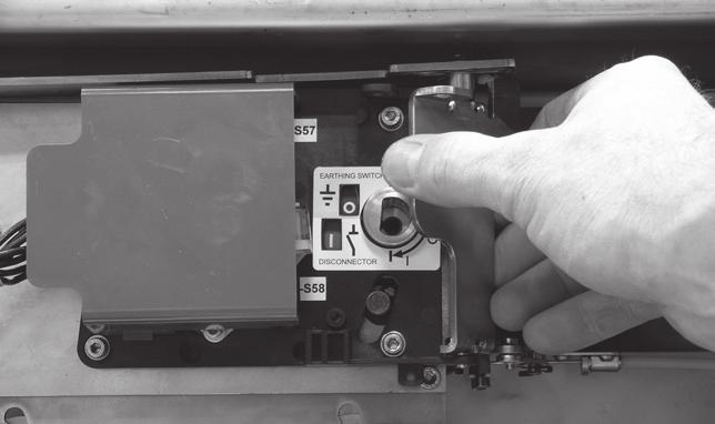 Conditions for operations A crank is required for manual operation of the switch (figure 4.5.2.