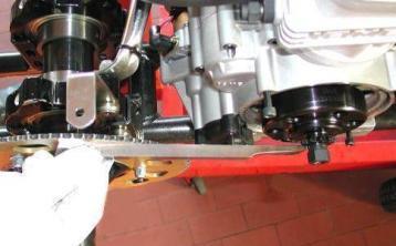 2.6.2 CHECK THE ALIGNMENT OF THE ENGINE SPROCKET AND THE AXLE SPROCKET WITH A