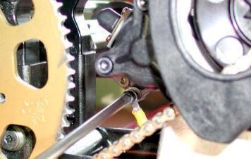 FIX THE BUTTONHOLE END OF THE GROUND CABLE THROUGH THE M6x12 SCREW PRESENT ON THE STARTER ENGINE.