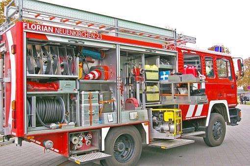 Steam-powered fire trucks were use all over the world from the 1840s into the 20 th century. By 1905, gas-powered fire trucks began gaining popularity.