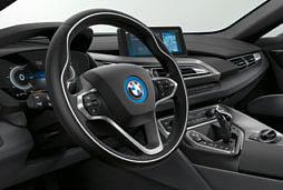 Interior colour in black/ivory white or in black/amido Instrument panel in Natural leather Exclusive Black and Natural