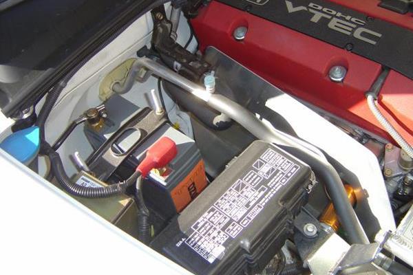 INSTALLATION INSTRUCTIONS FUEL SURGE TANK INSTALL KIT Honda S2000 Document# 19-0063 Support: info@radiumauto.com WARNING: DO NOT SMOKE WHILE WORKING ON FUEL SYSTEMS.