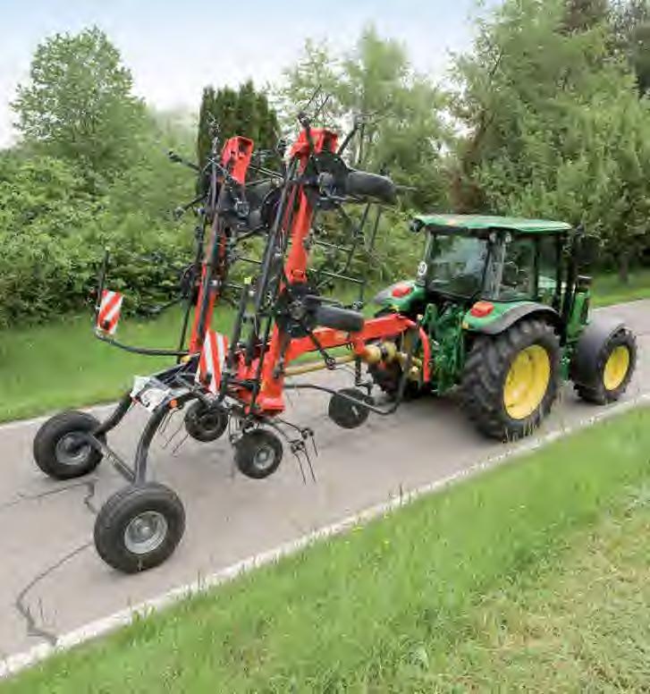 The optimised oilimmersed driveline provides low input requirement, so you can easily use a small tractor and still