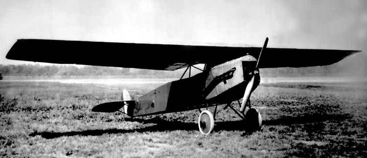 TW-4 Fokker S-1 span: 41'8", 12.70 m length: 29'3", 8.92 m engines: 1 Curtiss OX-5 max. speed: 85 mph, 137 km/h (Source: David Horn, via 1000aircraftphotos.