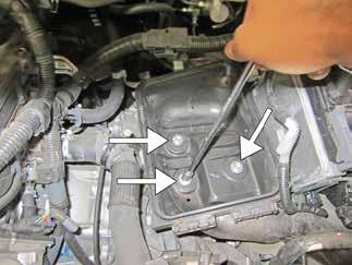 Remove the se and upper air filter housing