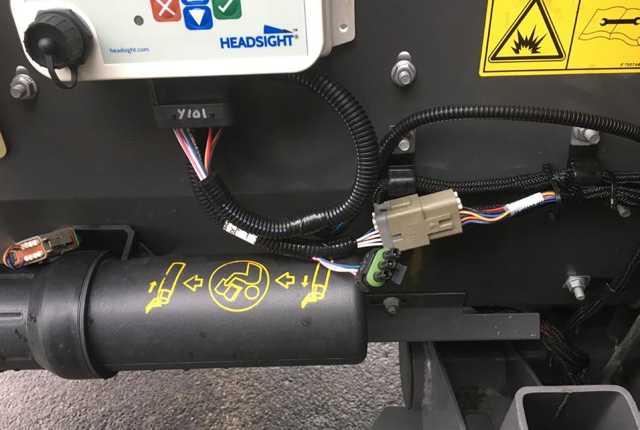 62100 (12 pin Receptacle). 4. Disconnect jumper plug or adapter to AGCO module from X08.62100. Store jumper in combine. 5. Connect Y548 to X08.62100. 6.