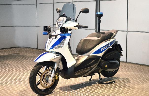 PIAGGIO BEVERLY 300/350c ABS/ASR EURO 4 300 cc 350 cc Engine 4-stroke, 4-valve, single-cylinder Displacement 278 cc 330 cc Bore/stroke ratio 75 mm/63 mm 78 mm/69 mm Power 15.5 kw at 7,250 rpm 22.