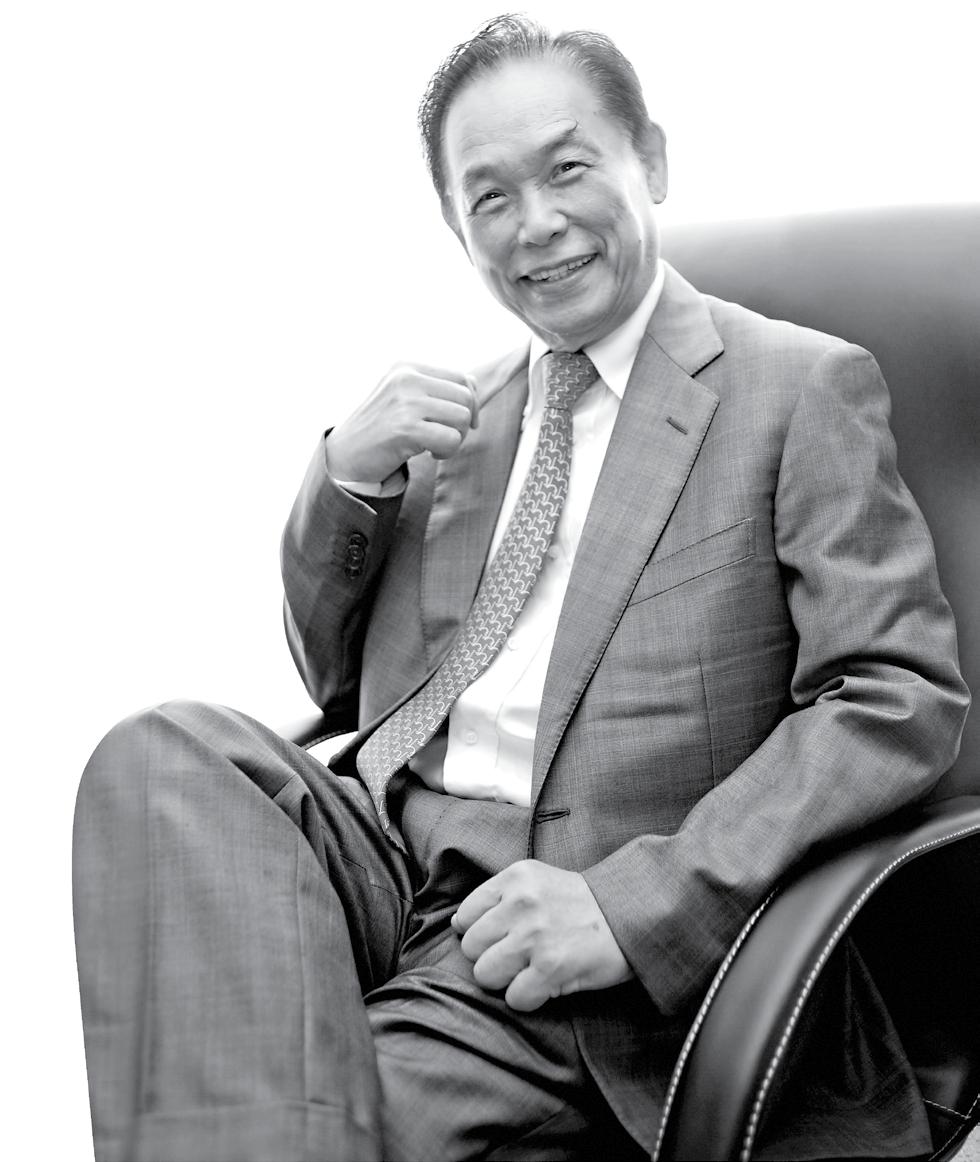 Director s profile Datuk Tiong Su Kouk Non-Independent Non-Executive Chairman Datuk Tiong Su Kouk, a Malaysian aged 70, is a businessman.