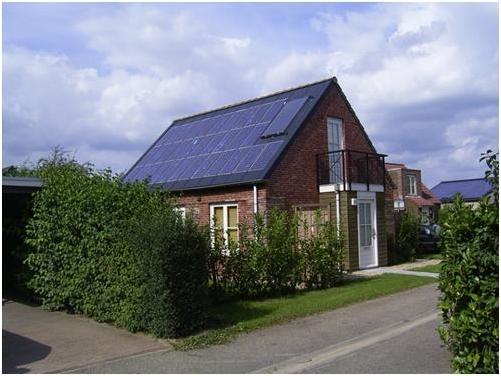 The Bronsbergen Microgrid Holiday park, Zutphen, NL 108 cottages with PV roofs Installed solar power 315 kwp Peak load 150 kw 10 kv utility network Systems added: Dyn5 400 kva automatic islanding and