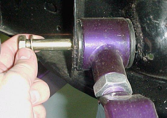 5) Using the jack placed under the differential, raise the rear suspension to its approximate ride height.