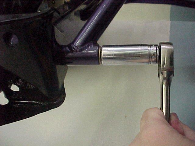 NOTE: If using rubber trailing arm bushings, then raise the differential to approximate ride height and tighten the trailing arm bolts.