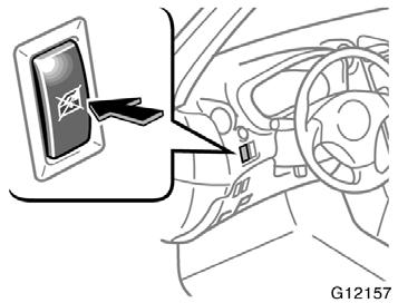 Automatic operation (to open only): Push the switch completely down and then release it. The window will fully open. To stop the window partway, lightly pull the switch up and then release it.