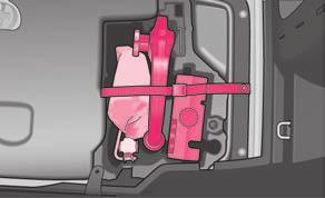 If the fire extinguisher is not correctly attached, in case of sudden manoeuvres or an accident it can be thrown through the interior compartment and cause injuries. Fig.