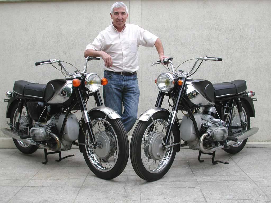 Hubert Rigal with Magnum F9-0600 (right) and Electra F9-1119 (left, since sold), in 2006.