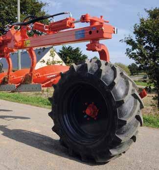 Compactness : the ram is integrated into the plow leg avoiding any risk of vegetation buildup during work.