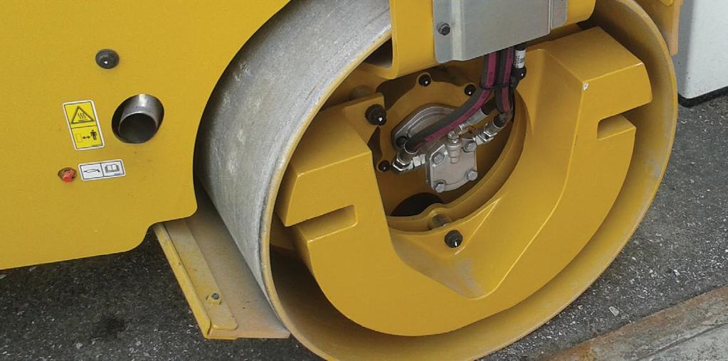 The front and rear bumper option helps prevent inadvertant contact with objects, while folding drum scrapers eliminate wear when moving around the job site.