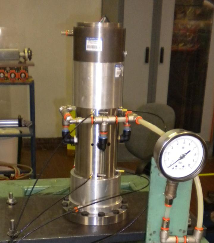 High Speed Rotors on Gas Bearings: Design and Experimental Characterization 89 In order to measure radial and axial stiffness of the tool, the electro-spindle is mounted on a test rig designed for