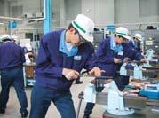 As a key focal point, in fi scal 2007 Toyota Industries promoted the cultivation of personnel possessing the skills, perspectives and spirit of TPS in all business divisions, with each division
