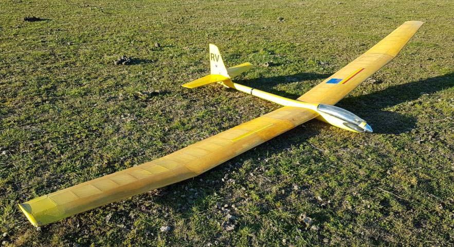 1978 Aquila flies again: by Ian Harvey After prompting from Alan Knox and Wayne Cartwright to get some of the old woody models flying again, I pulled the old Aquila out of the